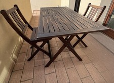 Tavolo da giardino con quattro