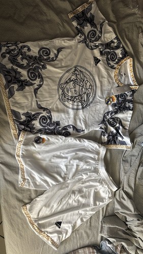 Completo real madrid versace - madrid,