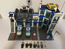 LEGO 7498 City Police Station