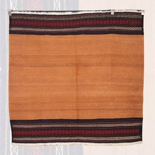 Tappeto marrone vintage fatto