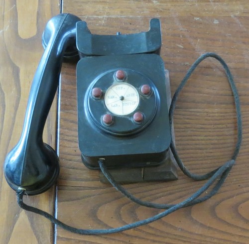 Vecchio telefono ufficio in - vecchio,