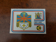 FIGURINA  CALCIATORI PANINI MUNCHEN 74 - ENGLAND  BADGE 388 - CON VELINA (5226)