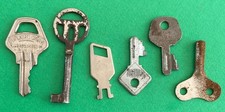 6 Vecchie CHIAVI di vario