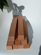 Lotto composto da 8 listelli in legno di ciliegio segato mm 38x38x300