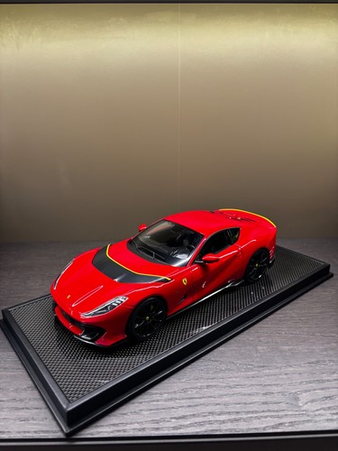 Bburago ferrari 812 - 1:18,