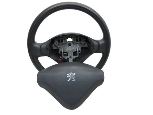 Volante nero adatto per
