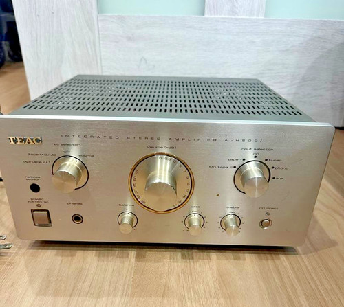 Amplificatore stereo integrato