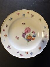 MEISSEN, antico piatto in porcellana, decorazioni con fiori, bordo dorato.