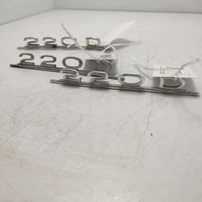 Fregio logo badge scritta Mercedes W114 W115 220D posteriore epoca