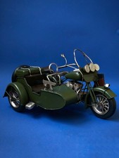 Moto d'epoca in metallo