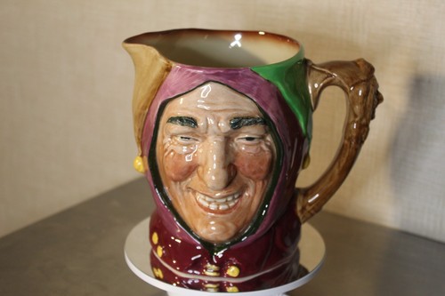 Royal doulton large - royal, character