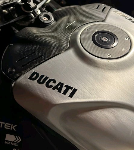 Ducati panigale v4s v4r - ducati,