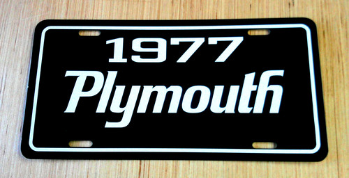 Targa plymouth 1977 - 1977, etichetta