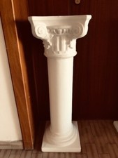 colonne in cemento, bianche, base quadrata 27cm. x lato altezza 85cm. D. 50cm.
