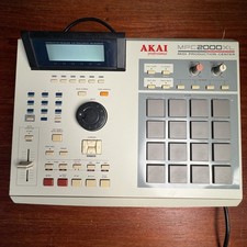 Akai MPC 2000 XL