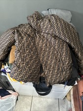 Giacca a vento reversibile