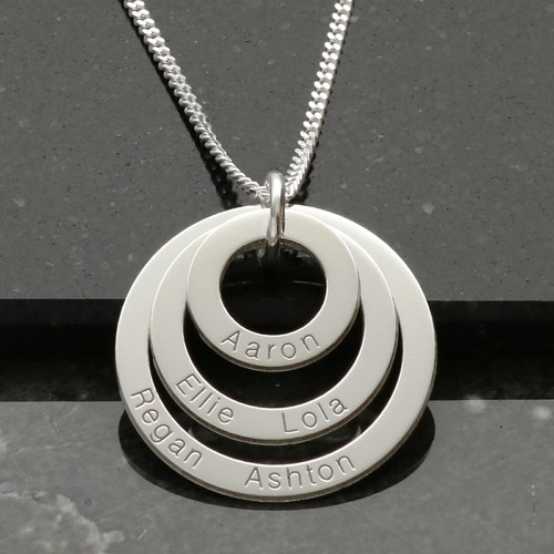 Collana con ciondolo tre