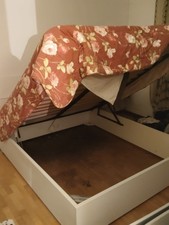 Letto matrimoniale moderno