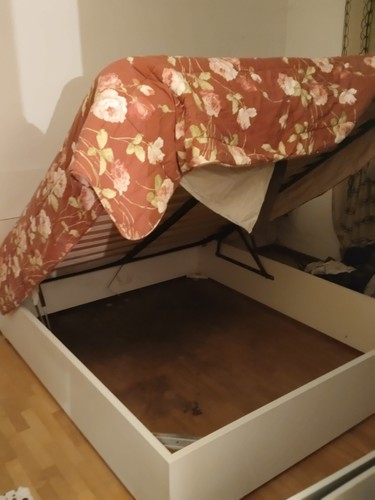 Letto matrimoniale moderno