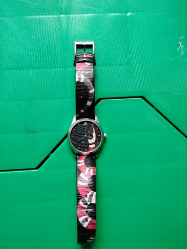 Gucci unisex analog wristwatch - gucci,
