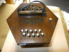 Concertina tedesca anni 20/30 anglo 20+1 bottoni..8 soffietti pieghevoli..C-G.. ottime condizioni