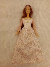 Bellissima bambola Barbie dai