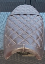 SELLA ORIGINALE USATA COME NUOVA TRAPUNTATA MARRONE PER TRIUMPH BONNEVILLE  