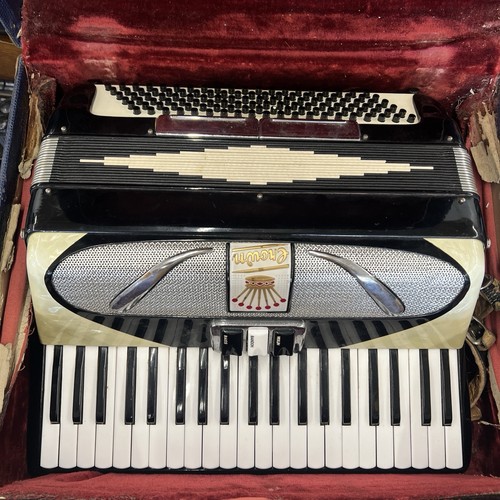 Corona pianoforte fisarmonica