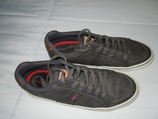 LEVIS MENS SNEAKERS- 10.5 10