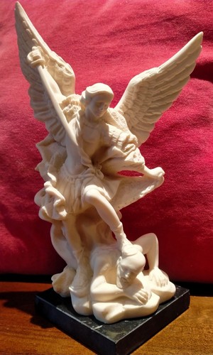 Statua san michele - di,