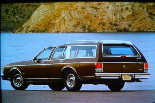 Oldsmobile custom cruiser - oldsmobile,