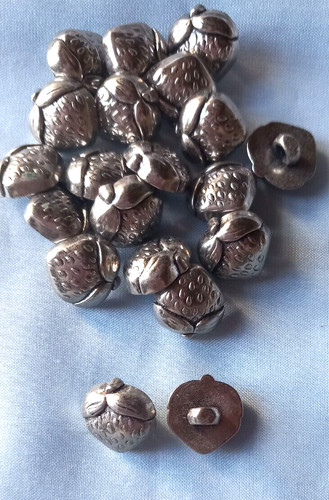 Anciens boutons fraise - ,