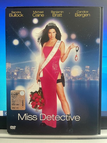 Miss detective con - detective,