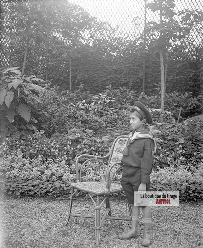 Jeune garçon costume - jeune, in
