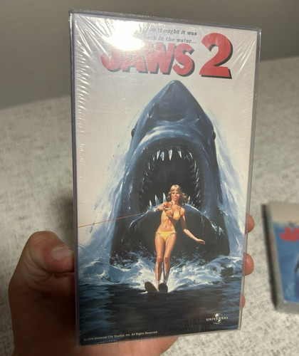 Universal jaws vhs fully - jaws,