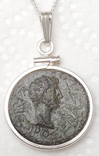 Collana con moneta antica