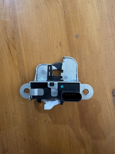 Attuatore serratura portellone