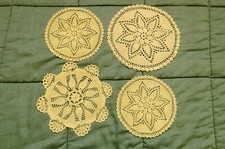 Lotto 4 centrini gialli fatti a mano all'uncinetto pasquali  100% cotone