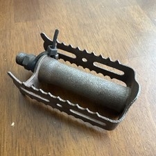 Antico pedale per bicicletta