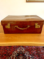 Antica valigia in pelle di