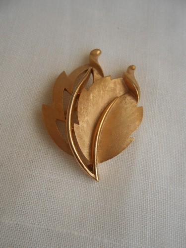 Spilla trifari foglia metallo - spilla,