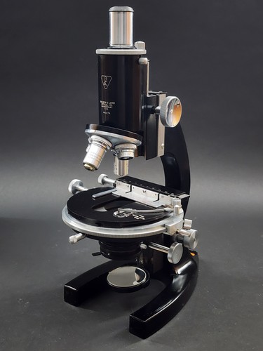 Microscopio monoculare vintage
