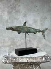 statua squalo in bronzo