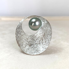 Spilla e ciondolo in argento