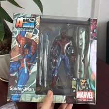 Nuovo Revoltech Amazing