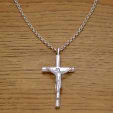 Collana e catena con pendente a croce Gesù Cristo in argento sterling...