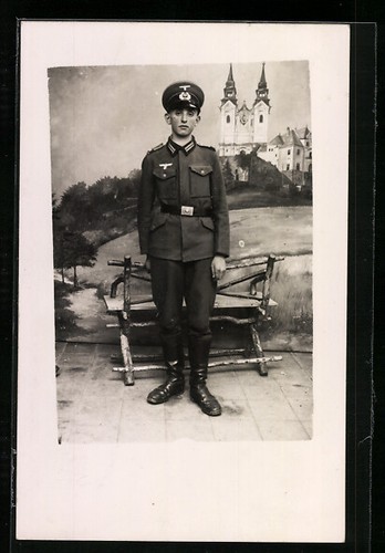 Giovane soldato uniforme - ak,