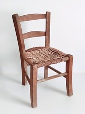 Sedia antica bambini in legno e paglia intrecciata rustica vintage da restaurare