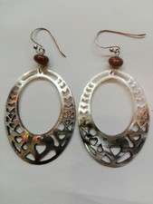 Orecchini Madreperla Lavorata Con Giada E Gancio Argento