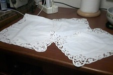 set camera 3 centri  fatti a mano pizzo,ricamo, uncinetto in cotone bianco leggi